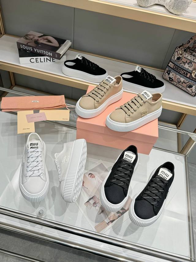 Miumiu缪缪 最新款 魔术贴 帆布 厚底 饼干鞋 休闲 运动鞋 原版购入开发 做货 隽永丹宁汲取迷人Miu Miu风格，造就新款运动鞋。鞋舌丝网印刷徽标营造
