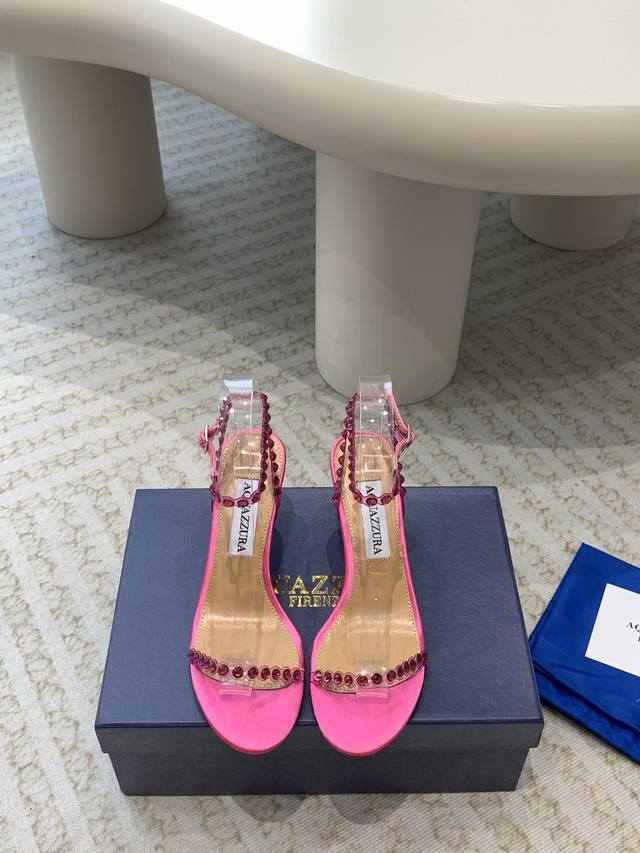 Aquazzura 24Ss 惊艳火爆款、菠萝 王室贵族的钟爱雍容华贵、气质高雅、到手如图柜级品质 进口真丝 璀璨别致水钻饰扣、小羊皮内里、意大利真A级真皮大底