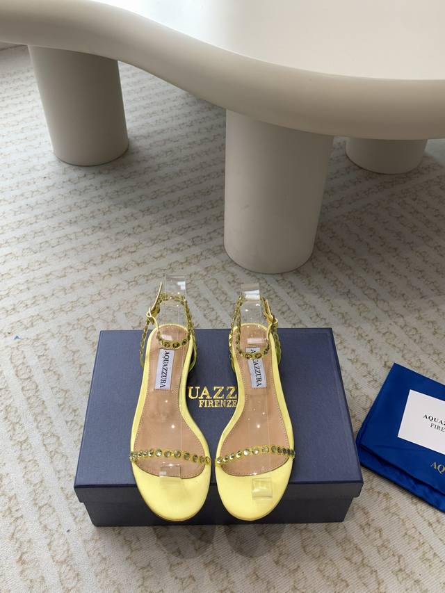 Aquazzura 24Ss 惊艳火爆款、菠萝 王室贵族的钟爱雍容华贵、气质高雅、到手如图柜级品质 进口真丝 璀璨别致水钻饰扣、小羊皮内里、意大利真A级真皮大底