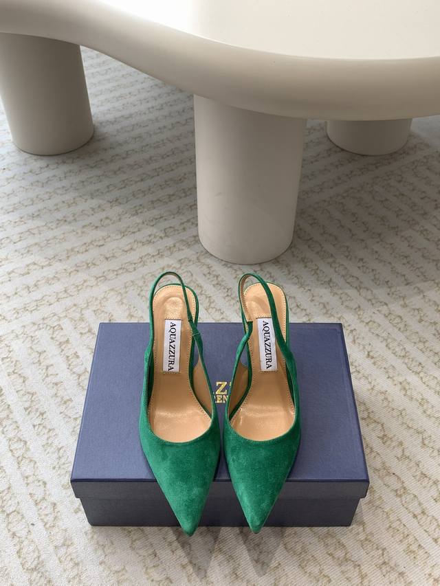 Aquazzura 24Ss 惊艳火爆款、菠萝 王室贵族的钟爱雍容华贵、气质高雅、到手如图柜级品质 面料进口麂皮 进口格利特特殊材料 小羊皮内里、意大利真A级真