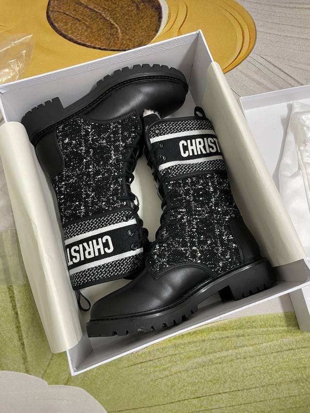 毛里出货！！ Dior24新品刺绣靴子真的在发光气质款 #公主的快乐公主知道 #鞋控的日常 #0Otd#Dior #Dior #Dior靴子 Dio 高靴新品
