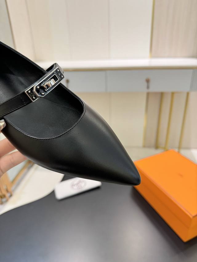 Hermes... A Eclair 2025新款Kelly+爆款系列 版型超正，透体透气 舒适的进口牛皮 春夏拼色兼具颜值舒适度的单品！ 渠道货源 跟高4.5