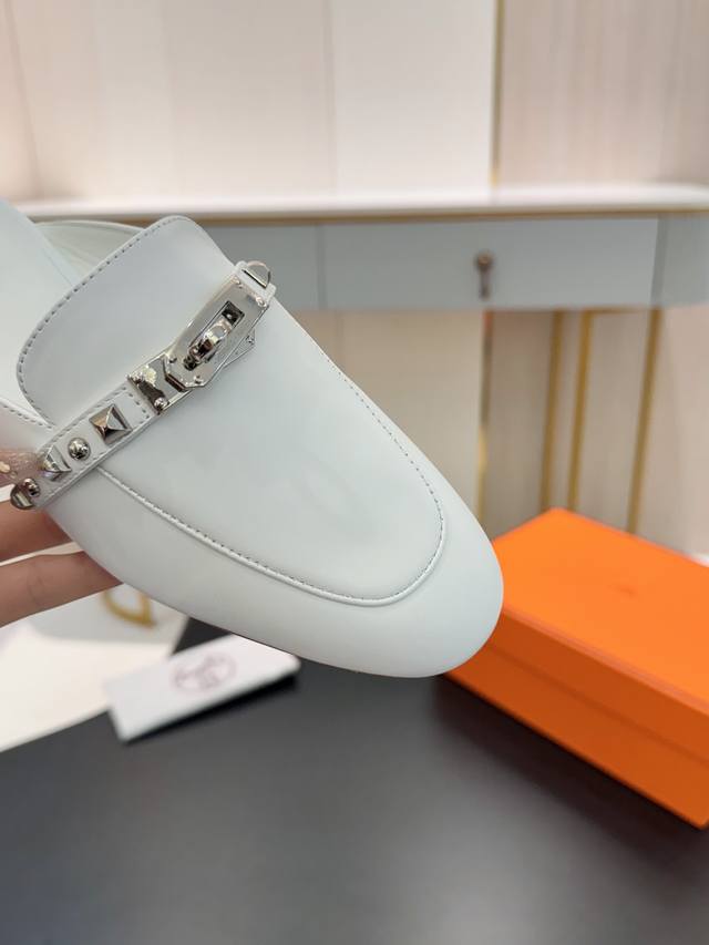 Hermes... 平底拖鞋 2025新品+爆款系列 真皮大底，独家开模五金扣，进口牛皮 春夏拼色兼具颜值舒适度的单品！ 女码35-39 可订做40 41 42