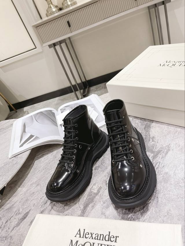 工厂p直销 Alexander Mcqueen 麦昆，购买原版大底开模，Tpu大底，品质可入专柜，专柜卖断货，众多明星古力娜扎.吴磊.网红博主代言，最新米兰时装