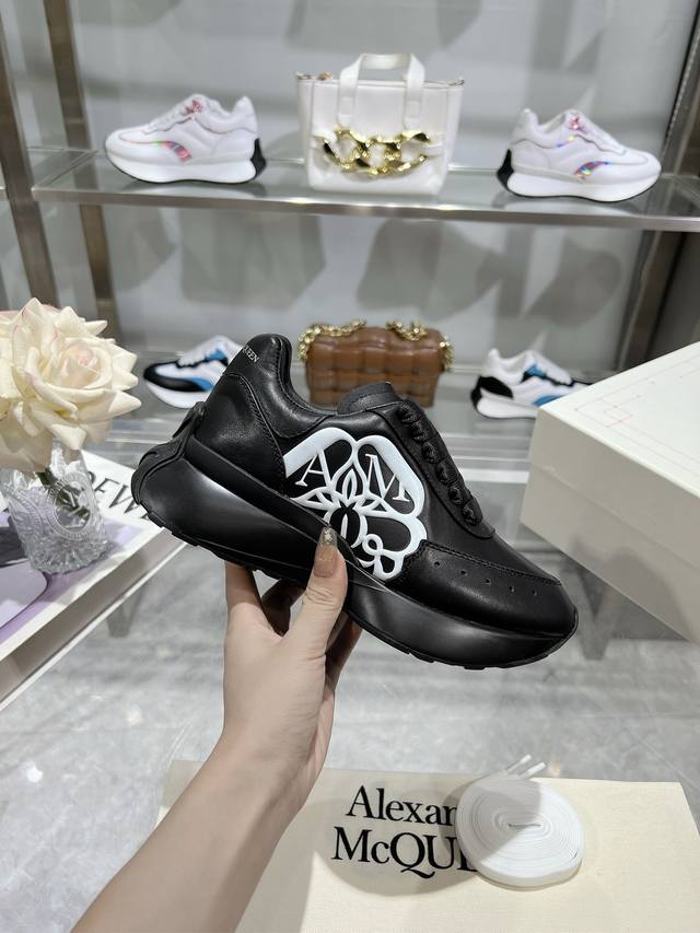 Alexander Mcqueen 亚历山大麦昆 春夏男Sprint运动情侣款 鞋侧面饰有时尚个性字母Seal Logo标志 全皮压花油边工艺 内里羊皮里 牛皮