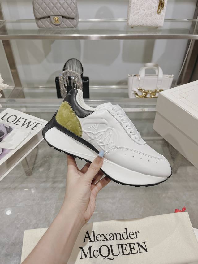 新色 ，Alexander Mcqueen 亚历山大麦昆 春夏男Sprint运动情侣款 鞋侧面饰有时尚个性字母Seal Logo标志 内里网 牛皮垫脚，不脱层不