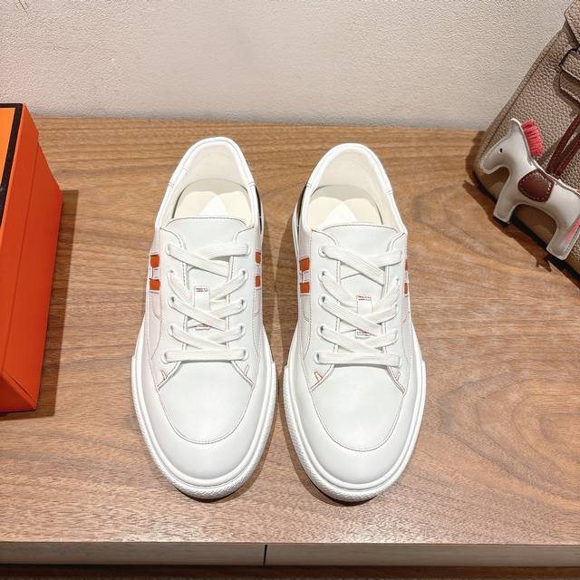 herme S Ss25 New Arrival～ 专柜大热情侣款，H家配货首选鞋履！ 是爱马仕经典款 每一季都会出很多颜色 绝对是最值得买的配货之一 有遇到的