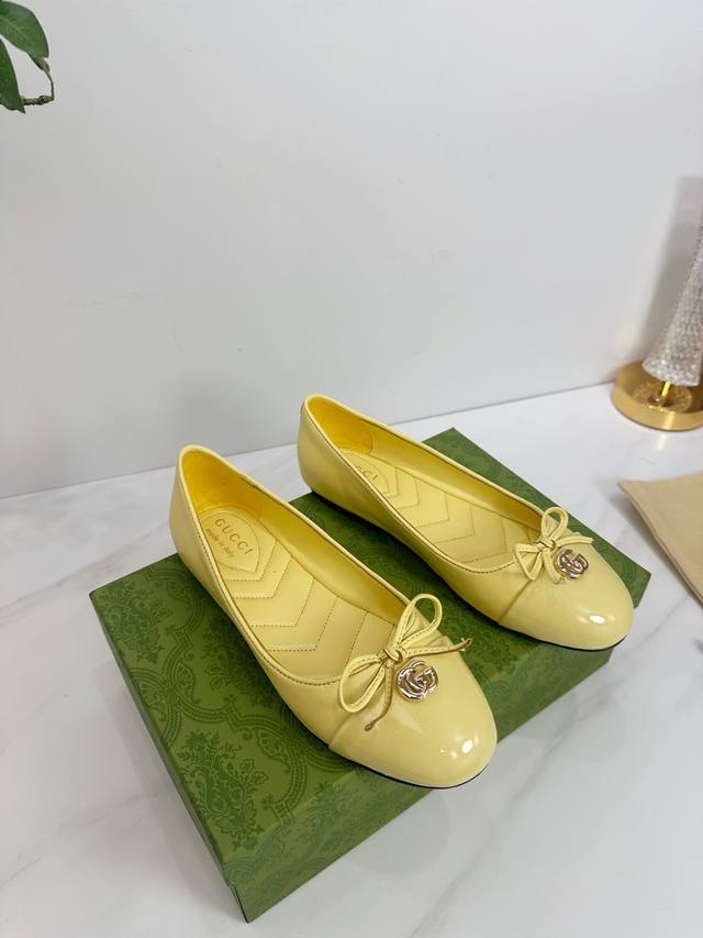 出厂 2025 Sss新款报到 Gucci～古*奇 原单品质 原汁原味的欧式风格 上脚非常完美穿搭上配此鞋，优雅大方，晶莹剔透，无论种各配件材质，都是家独一比一
