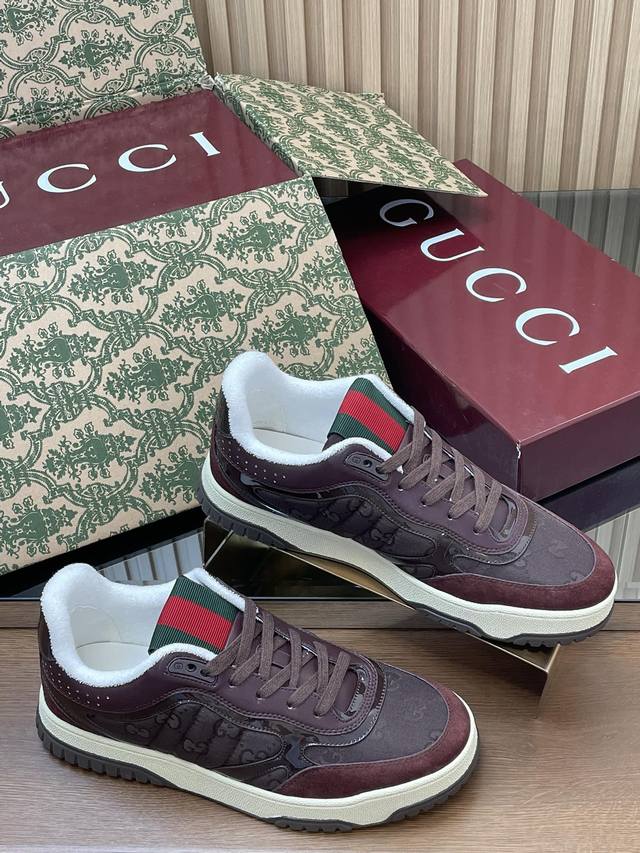 gucci Re-Web系列运动鞋 男+50顶级代购级别 古奇2025S早秋新款 新色情侣款Re-Web系列休闲运动鞋 这个系列焕新演绎品牌经典条纹，以大胆不羁