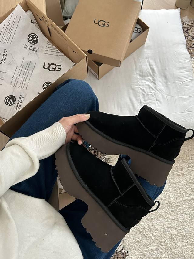 G .1158311厚底人鱼超短靴 24新款女士休闲舒适人鱼高跟系列 简单大方的设计 Eva大底约7Cm增高 舒适耐磨 牛剖层革鞋面搭配羊毛内里 百搭又保暖 不