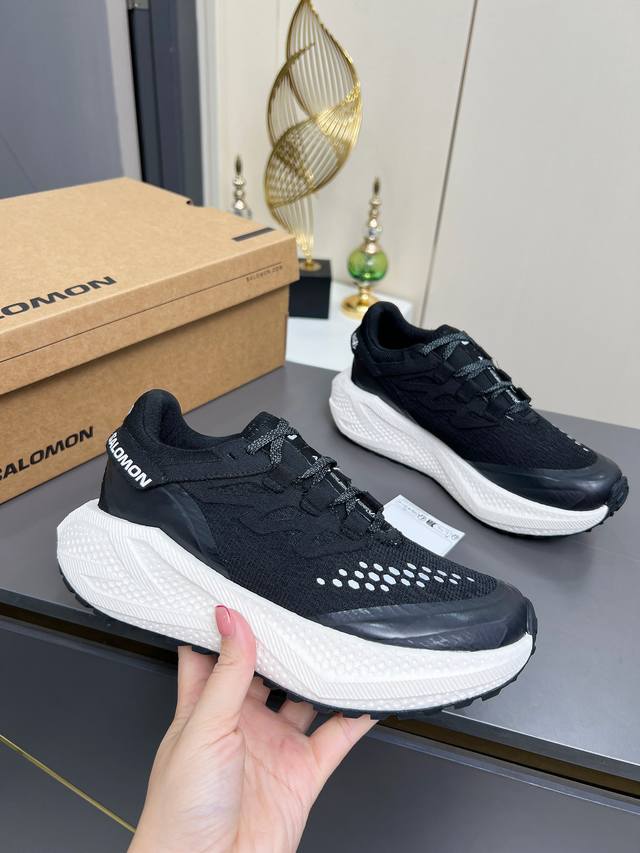 salomon 萨洛蒙纯原 Odyssey Elmt Low情侣款运动鞋 1947年在阿尔卑斯山脚诞生的Salomon，原本是造滑雪板的，后来把雪场科技融进鞋子