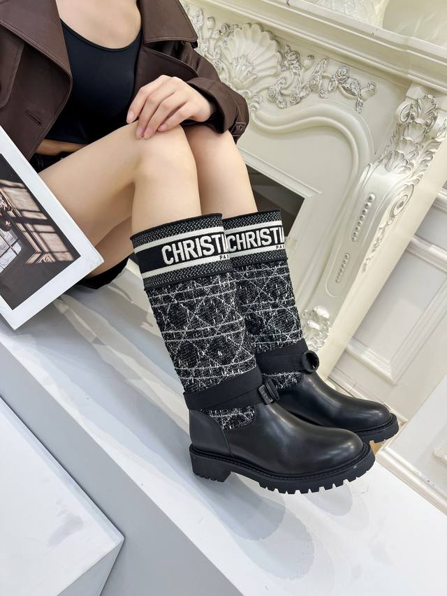 2025Ss最高版本 Dior 迪奥秋冬靴复古工装靴 一脚蹬 ，鞋面进口小牛皮拼接最新进口科技电绣面萱型百搭瘦脚Yyds.造型立体饱满，帅气十足 上脚舒适 ，设