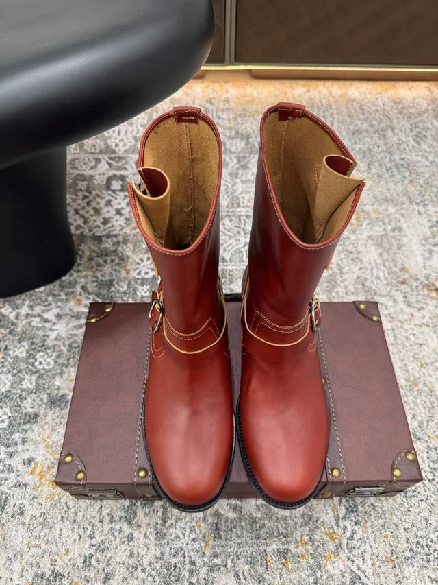 上新 ★面料 牛皮 内里 羊皮 鞋底 牛皮 优雅风格 创造不一样的感觉 跟高 2.5 Cm 专柜包装 简约气质款式！ 市场顶级 Show Bdetails ⊿：