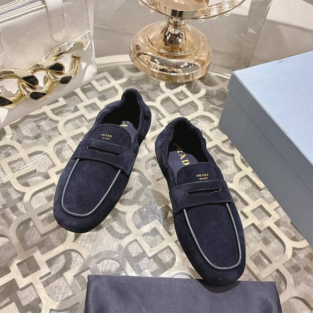 出厂 顶级版本 男款+10 25S新款prada，情侣款，原版1比1开发，面料高丝光牛猄进口牛皮，内里丝绸羊皮，大底橡胶，码数女：35至41 男38至45