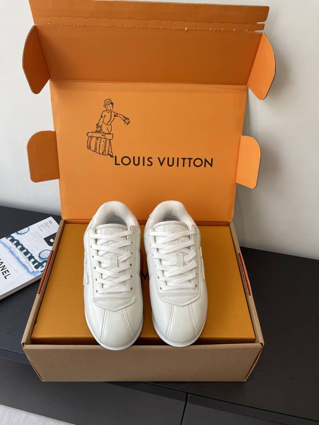 出厂 顶级版本 Louis Vuiton 路易威登 菲董联名 走秀款 胖丁 厚底 休闲 运动鞋 阿甘鞋 此次系列包括从简约风格的运动鞋到引人注目的跑鞋 Lv 以