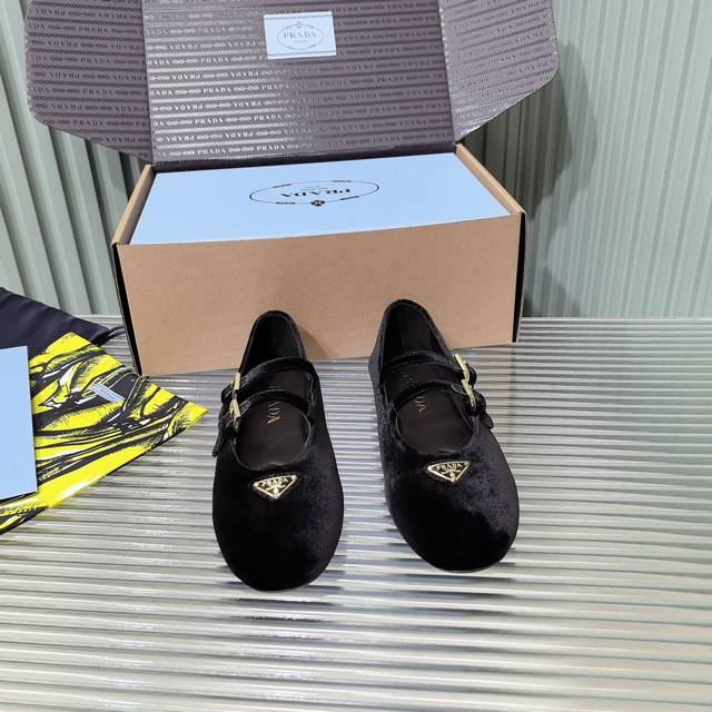 不配飞机盒-20 官网同步盒包装 东莞代购级+prada 24Ss 普拉达春夏新品 实力来袭 prada Glow限时店很闪亮的单品 玛丽珍单鞋 芭蕾舞鞋 超级