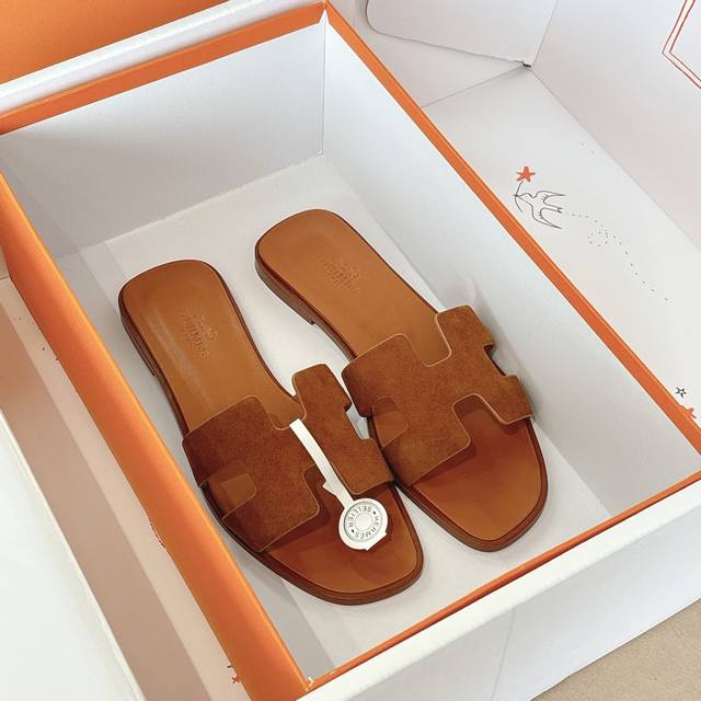 可配飞机盒50出厂价p Hermes 爱马仕H拖鞋Oran凉鞋系列 时尚又百搭 超级舒服 每个细节都做到极致 原版Epson掌纹面料 原版1:1独家私模鞋面 原
