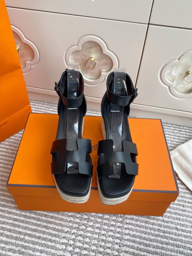 代购级Hermes 爱马仕Elda系列 麻绳草编厚底坡跟凉鞋 “H”型鞋面 轻盈编绳坡跟 双圈踝带打造时尚柔美造型 鞋面：原版一致小牛皮 真皮中底 进口真皮大底