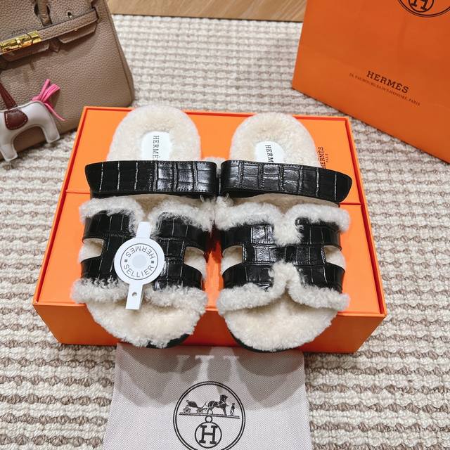 情侣装官网、小红书同步最新配色爱马仕爆款火热上线，做工升级版，高品质！ 时尚潮流最新款泰迪羊毛H拖秋冬款平底毛拖，上脚超百搭暖底，女主们的最爱 1:面料：全皮羊