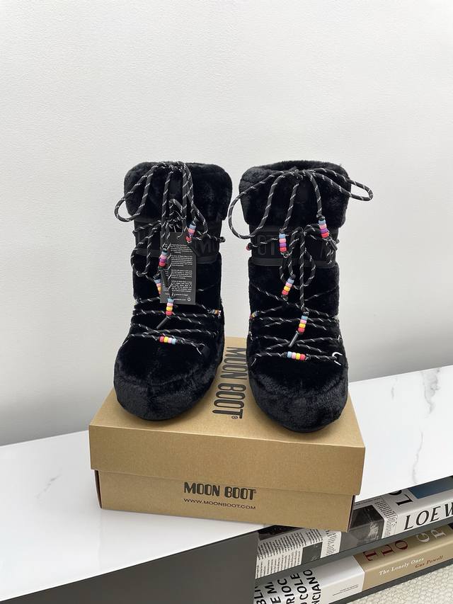Moon Boot2025Vs秋冬季爆款雪地靴丑萌月亮雪地靴 忘了Ugg吧，时髦人都在穿Moon Boot雪地靴 如果你难以接受Ugg的复兴 那现在有一款更另类
