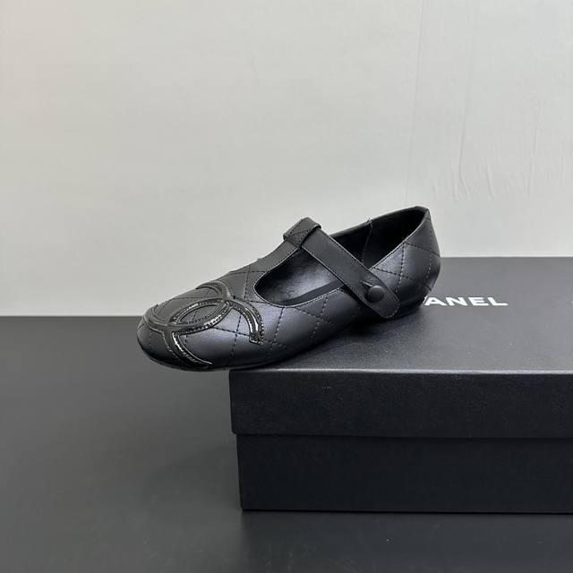 厂价 Chanel香奈儿小香经典大双C中古T字带芭蕾舞单鞋玛丽珍鞋，它的设计极具辨识度 大双Ct字带是点睛之笔 彰显着的经典与高贵 流畅的线条从鞋头延伸至鞋身