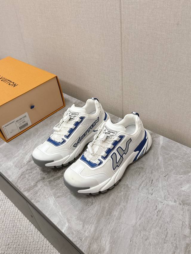 Louis Vuitton 路易威登最新款 运动鞋 休闲鞋 超多明星时尚博主种草 Lv运动鞋以摩登笔触焕新设计 为镜面牛皮革拼接透气网布滴胶工艺描绘出图案复古又