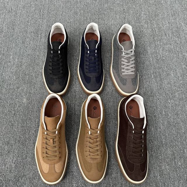 Loro piana 诺悠翩雅 这款新款羊绒面革网球鞋采用超低帮设计，适合全年穿着，并具有防水性能。包边鞋底营造轻松迷人的色彩组合，将功能性与低调个性风格和谐融
