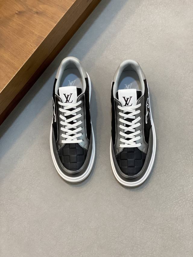 L 新品男士高端休闲运动鞋，选用进口头层牛皮丝印品牌Lougou，原版超轻Tpu大底，耐磨舒适，Monogram Lougou点缀橡胶外底，透气网布内里，百搭经