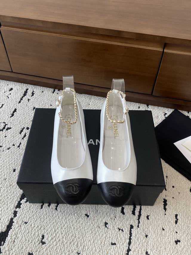 Chanel2025秋冬新款，玛丽珍皮面 香奈儿小香C家 平底经典金属链条单鞋 舒适玛丽珍鞋 走秀高级成衣定制，简约又不失甜美俏皮 纯色面料清爽易搭 搭扣设计鞋