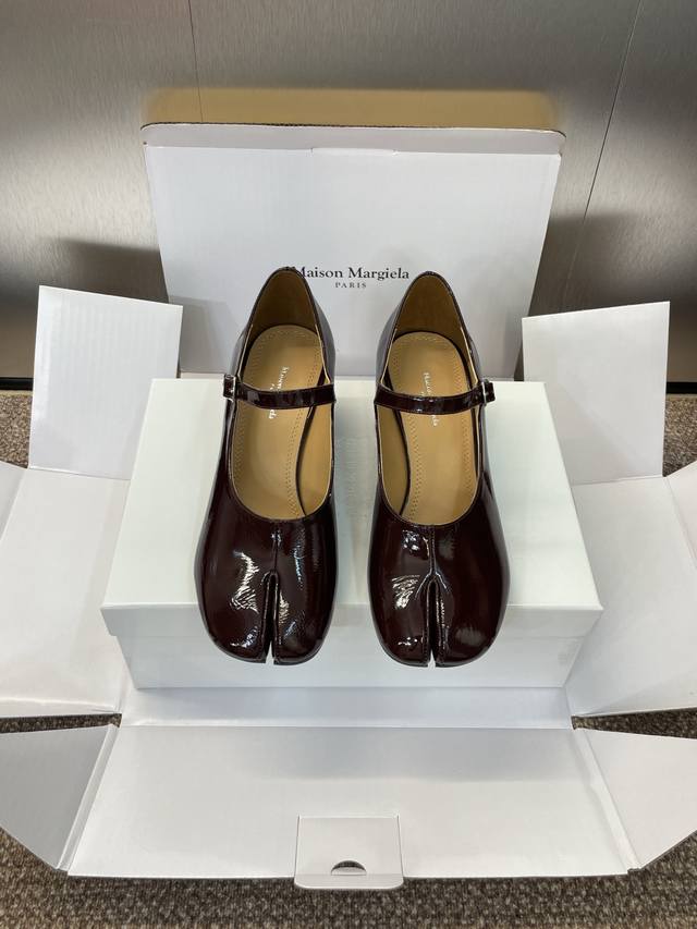 工厂p价p 莞产 代购级 官网同步盒包装 Da Maison Margiela 马吉拉 2025秋冬新款高跟玛丽珍芭蕾舞女鞋 Mm6粗跟皮带扣分趾单鞋 材质：鞋