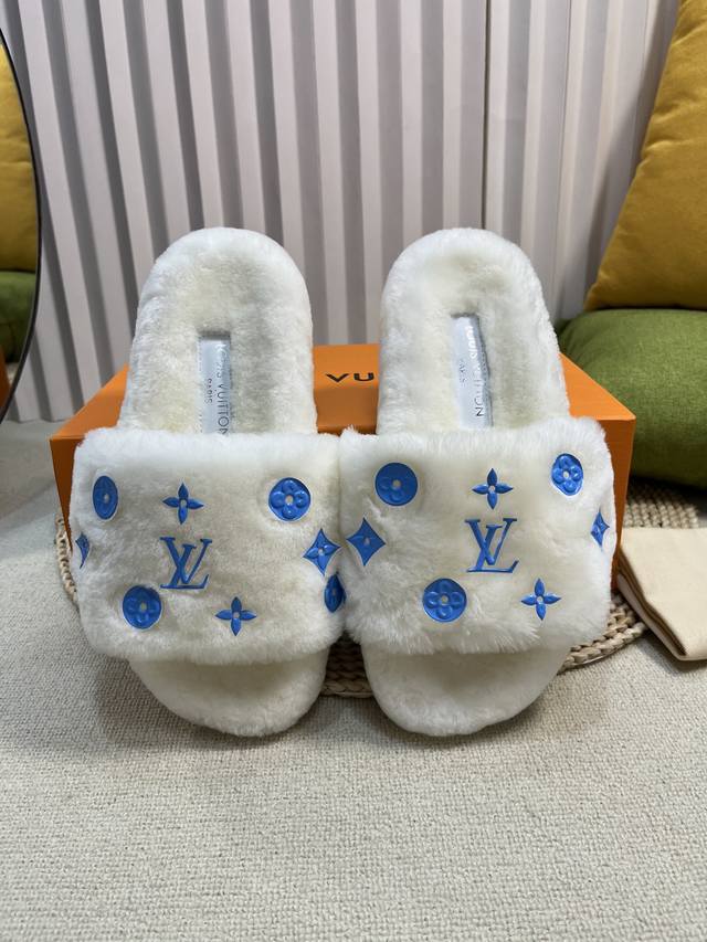 顶级版本 Louis Vuitton 驴家24 秋季爆款毛拖全面升级系列 拼色字母毛拖 官网同步最新款，专柜最高版本顶级品质 面料:纯羊羔毛拼色Logo工艺 内