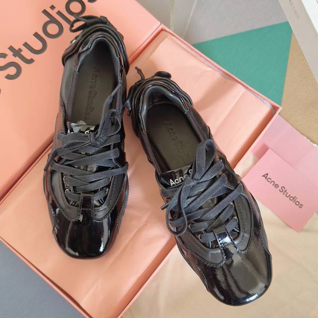 顶级版本：女款 Acne Studios 24Fw 丹宁牛仔布 芭蕾舞鞋 休闲 运动鞋 原版购入开发 做货 绑带鞋重新构想了芭蕾舞鞋的轮廓，采用牛仔风格的饰面和