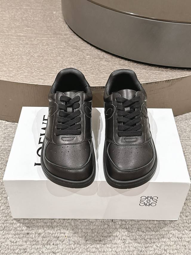 高版本出厂 情侣款 Loewe 罗意威 25Ss秋冬新款Jambo板鞋绑带复古英伦风小白鞋休闲鞋～市场高品质 原版购入开发，细节处理到位。这将是引爆早秋的第一款