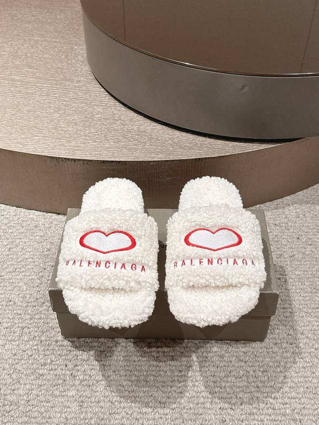 代购级p薄底 p厚底 Balenciaga 巴黎世家25Ss 秋冬潮品 毛拖 鞋面字母图案、电绣徽标刺绣工艺！高级感满满当当！上脚特别漂亮 面料：羊卷毛 非常柔