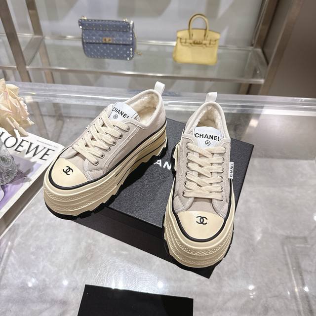 出厂 、Chanel香奈儿25Ss最新款小白鞋 休闲 运动鞋 滑板鞋 原版购入开发做货 小香 C家 专柜又一超级大爆款，网红博主小姐姐们的挚爱，社交平台的各种夸