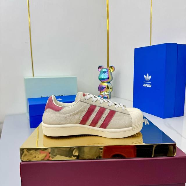 Adidas 阿迪达斯 25Ss爆款推荐 复古 赛车鞋 拳击鞋 经典黑白蒙蔽了双眼～ Jennie同款三叶草赛车鞋我的Ma耶，阿迪你太会出啦！！ 这双三叶草经典