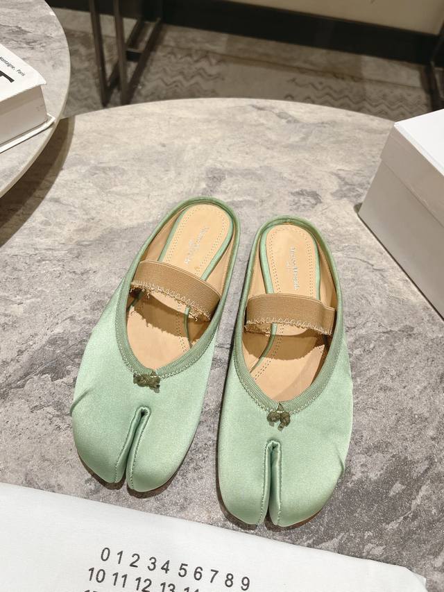 高定品质！Maison Margiela Mm6马吉拉24Ss新款皱褶分趾鞋 Tabi分趾芭蕾舞绑带单鞋 真丝布面！牛皮里 牛皮垫脚 欢迎对比 真正的原版大底！