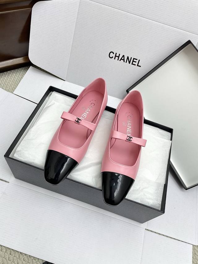 飞机盒10 代购级 Chanel 25Ss 春夏系列蝴蝶结玛丽珍 鞋芭蕾舞鞋 非常火的蝴蝶结 设计手工车线非常耗时耗力 独特大底双拼做法，让你不经意露出亮点大底