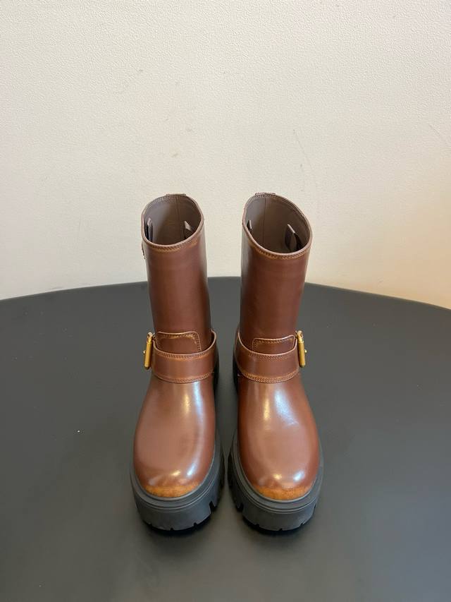 绒面470皮面 prad* 25Ss普拉达经典三角标一脚蹬王炸长靴 冬天买不到的系列，绝对是今年的大爆款！！贼好看！prada靴子真的很哇塞！上脚大气显腿瘦气质