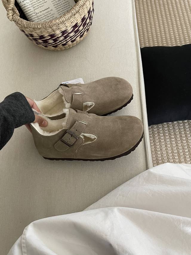 美呆！勃肯鞋统治的冬天来啦！ 脚上没有一双勃肯鞋都说不过去 怎么搭配都很好驾驭！ Size： 35 40