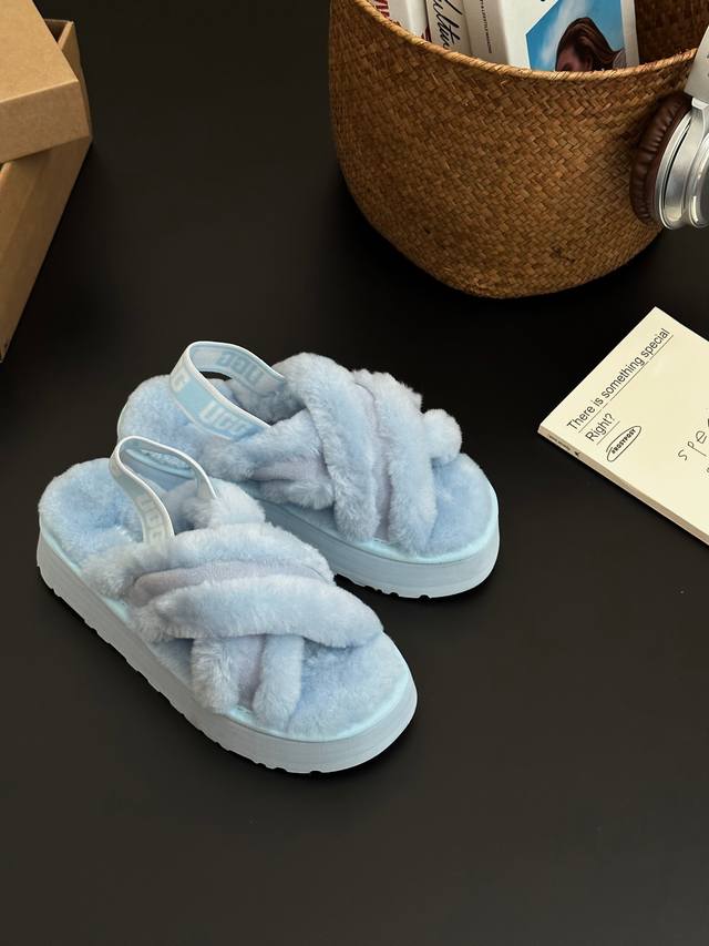 Ugg迪斯科 白鹿同款. 后跟Logo强力束带～穿脱方便 Eva松糕鞋底、8色 Size：35.36.37.38.39.40
