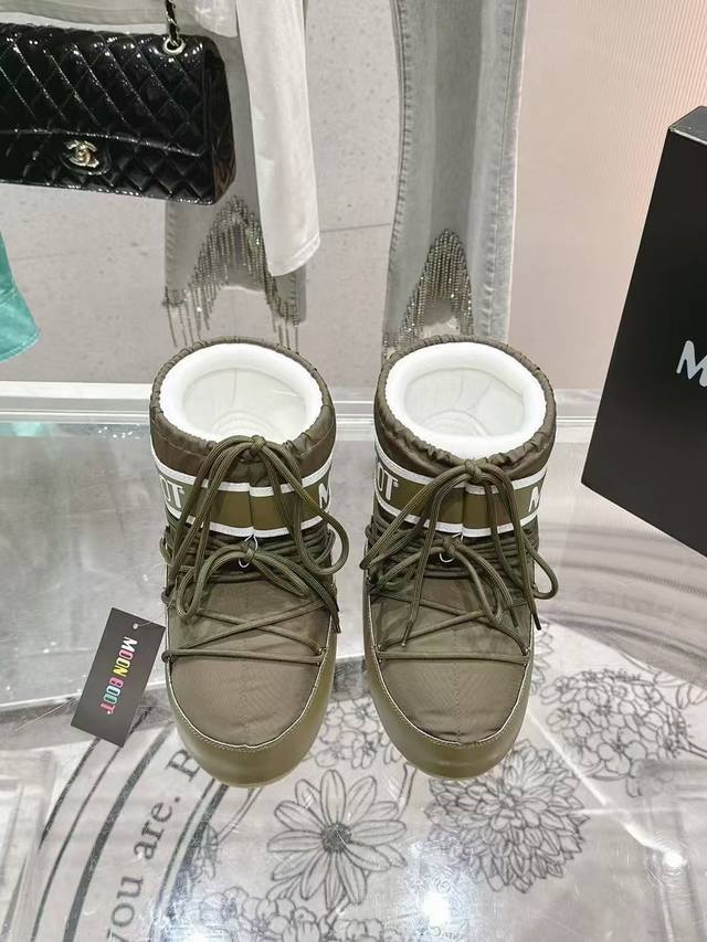 moonboot、保暖靴 航天靴.滑雪靴.雪地靴，满满的黑科技 秋冬居家、出行必备保暖神器 面料：牛皮革、防水丝绸布 内里：复织羊羔毛、天鹅绒 鞋底：防滑耐磨橡