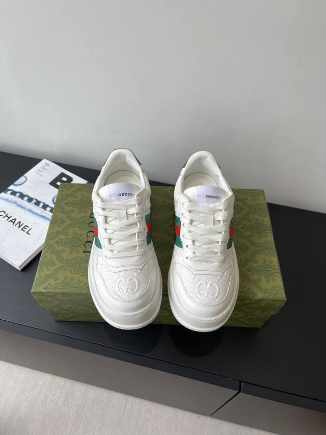 女款 男款420Gucci 新色小白鞋 无敌好看又好穿的饼干鞋 很百搭又超级轻 复古感十足搭配厚底 增高显腿长 面料原版定制进口牛皮 冲孔工艺内里水染羊皮里 T