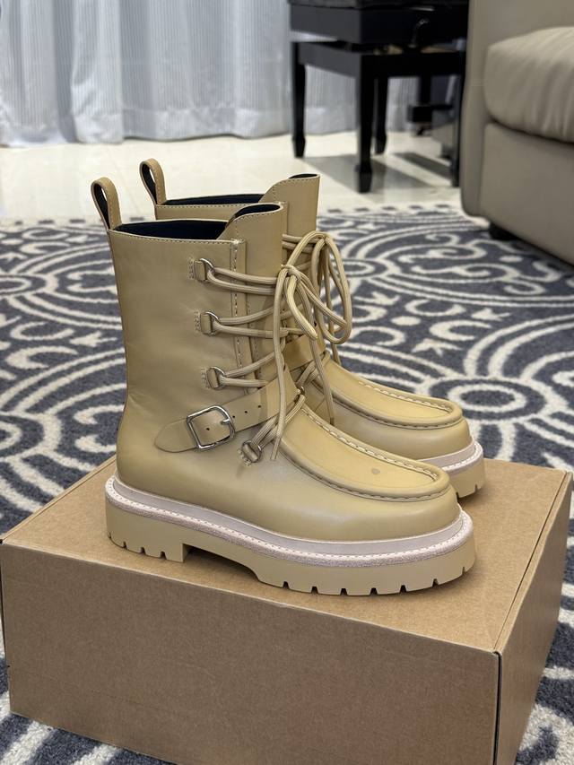 顶级精品 Hermes Fw25 New Arrival～ H家25秋冬靴子新品，真是帅气百搭 ：鞋面原版定制的胎牛皮 胎牛反绒 材质 内里定制水染小牛皮，定制