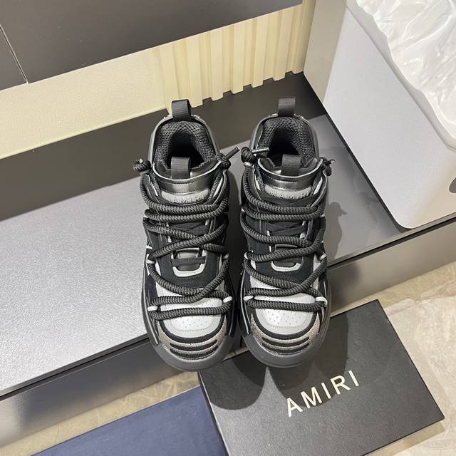 Amir* 爆款休闲运动鞋，春秋新款，上脚很帅，酷盖首选，独家完美开模，鞋头纹理完全一致，选用意大利头层牛皮，内里：头层牛皮垫脚，全套包装，请任意对比，纯人工贴