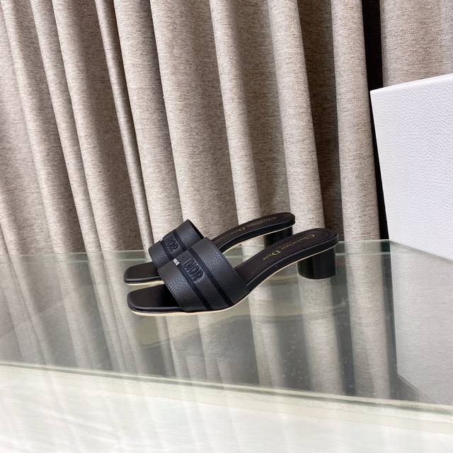 迪奥 Dior 2025 春夏新款 Dway 平底一字拖拼色女鞋 Cd字母Logo立体刺绣圆柱跟凉鞋 方头粗跟果冻色露趾拖鞋 原版开发市面顶级版本 鞋面：原版一