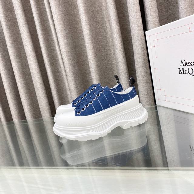 男码10 顶级品质 Alexander Mcqueen 新款系列厚底老爹鞋复古潮流逆天单品，极简风格 帆布，厚底，大头版型完全融合轮廓线条更加简约，呈现复古质感