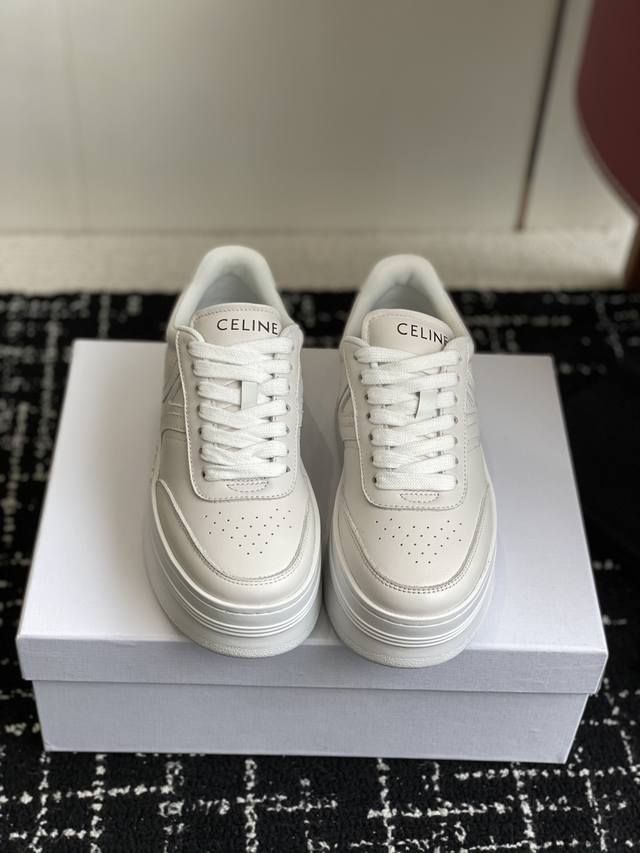 代购级薄底400 厚底 Celine思琳赛琳 新色 Celine Runner 动鞋鞋舌和鞋后帮饰有Celine标志运动鞋 鞋后帮和侧面压印Celine标志 厚