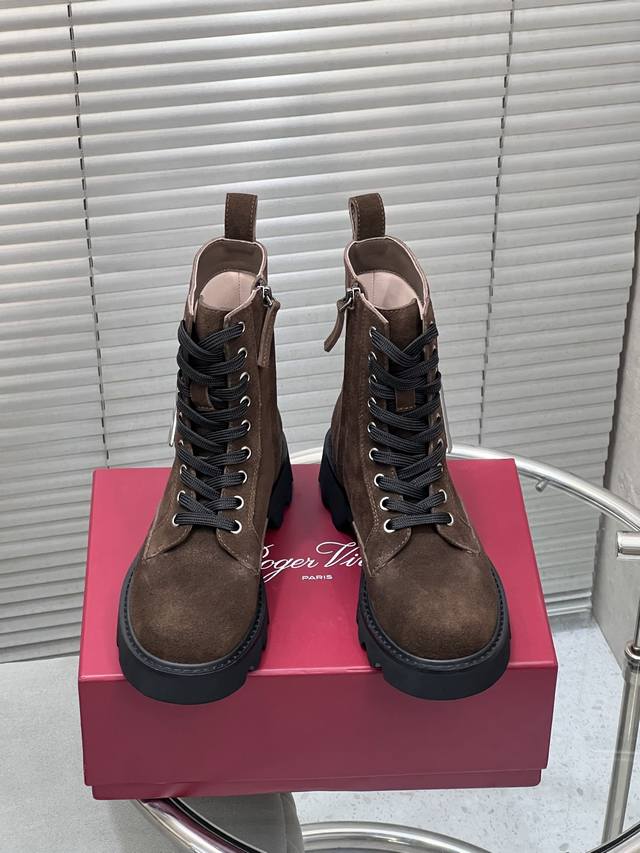 出厂 顶级版本！ Roger Vivier Rv新款方扣系带马丁靴短靴 最高版本买手代购1:1完美复刻 原版开模橡胶底 原版套楦鞋型很大方 搭配各种风格都轻松驾