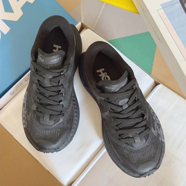 顶级版本：女款 Hoka One One Mafate X 系列 休闲 运动鞋 户外 超轻 跑鞋 Hoka Mafate X延续了系列标志性的 厚底怪兽 基因，